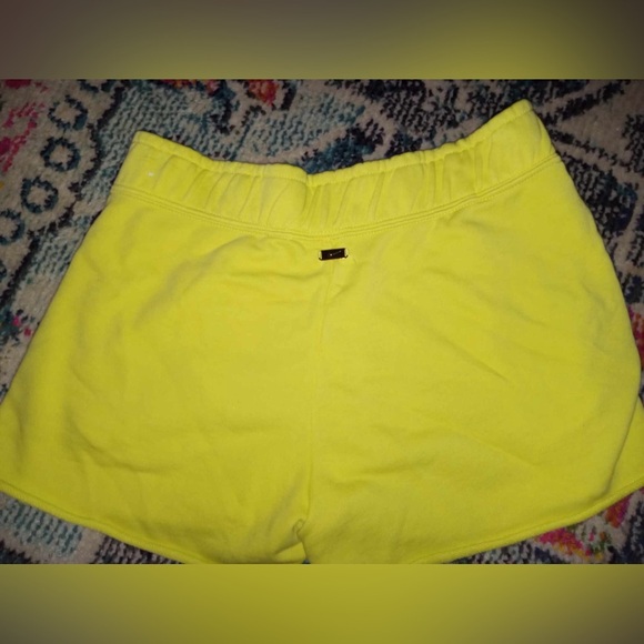 Women's Nike Yellow Knit Shorts Appliqué Flower Floral Spring '23 Release Sz S - Picture 2 of 4